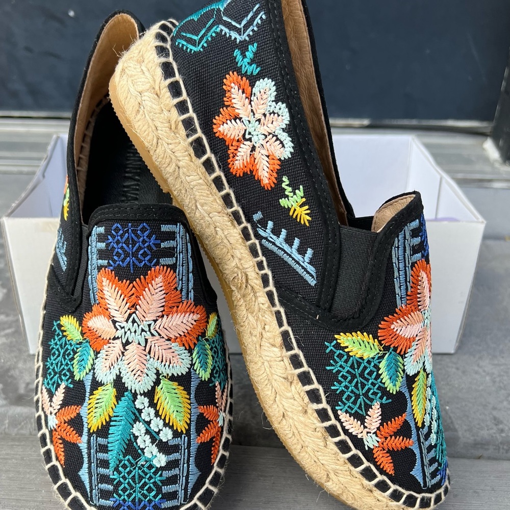 Rare, Johnny Was Elysia Espadrille Black, New in Box, Tropical Embroidery 7.5-8!